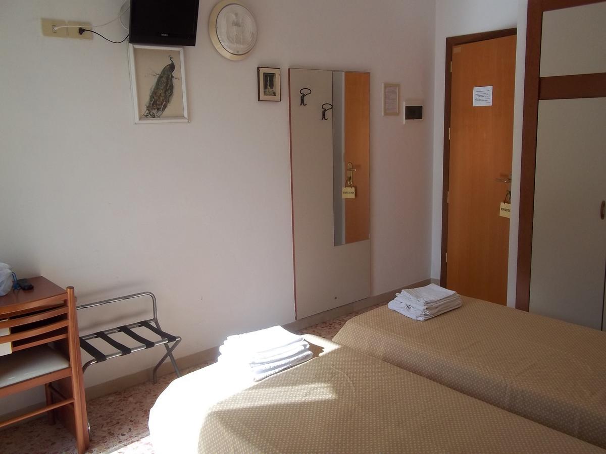 Hotel Italia Senigallia Bagian luar foto