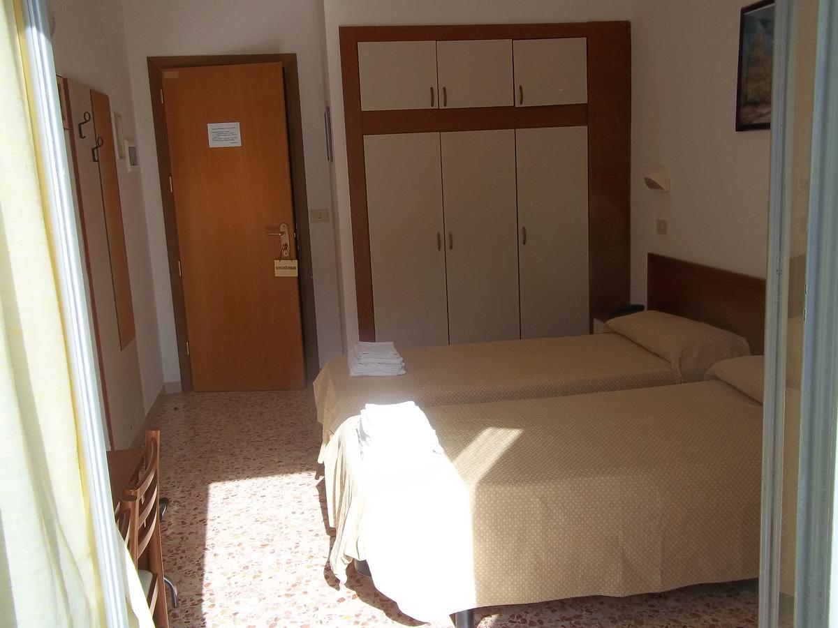 Hotel Italia Senigallia Bagian luar foto